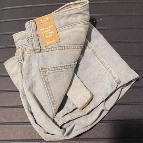 Madewell: The Curvy Perfect Vintage Jean in Fitzgerald Wash - Picture 2 of 7